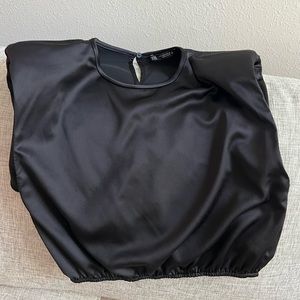 PADED SHOULDER CROP TOP - S